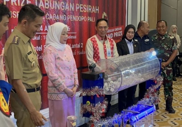 Rezeki Nomplok! Nasabah Bank Sumsel Babel Pendopo Menangkan Toyota Rush