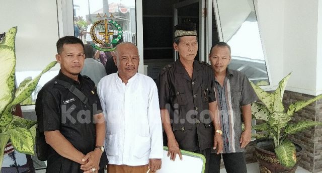 Laporkan Kades Korupsi. Setahun Tidak ditanggapi, Warga pun Datangi Kejari