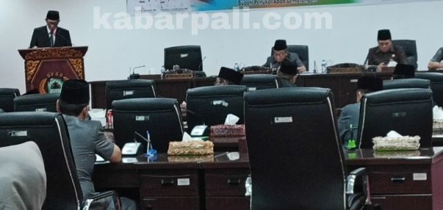 Rapat Paripurna Bahas Raperda, Delapan Dewan 