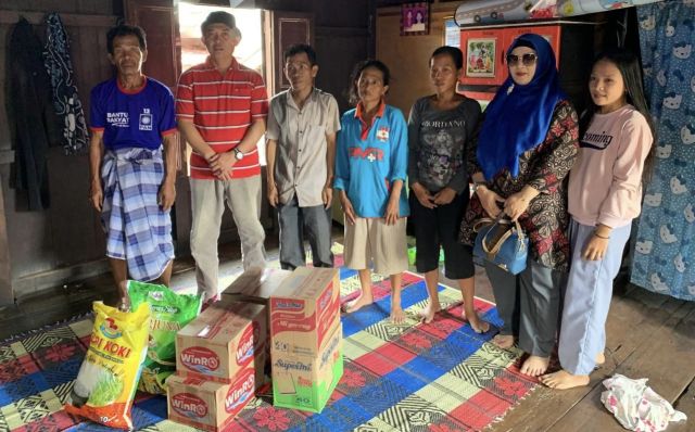 Bupati PALI Salurkan Bantuan untuk Korban Kebakaran di Desa Pandan Melalui Camat Tanah Abang