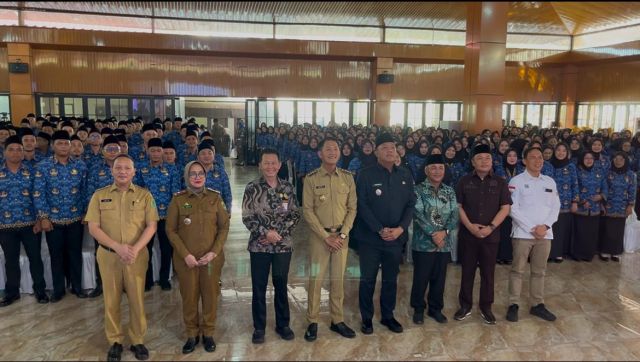 Pesan Bupati Asgianto Pada CPNS : Jadi Pejabat Jangan Arogan!