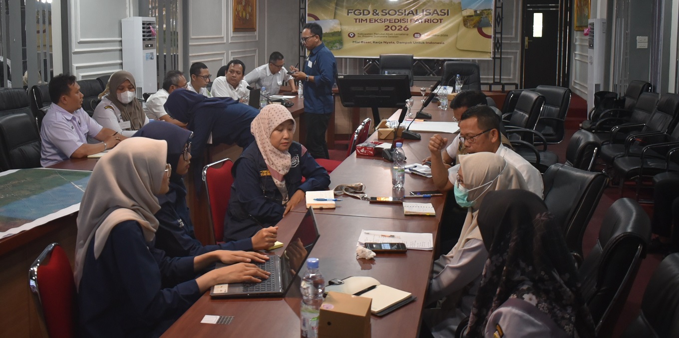 Pemamparan Materi FGD oleh Koordinator Wilayah TIM 23 Ekspedisi Patriot UNDIP