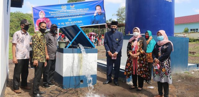 Tepati Janji Politiknya, Sri Kustina Berikan Akses Air Bersih